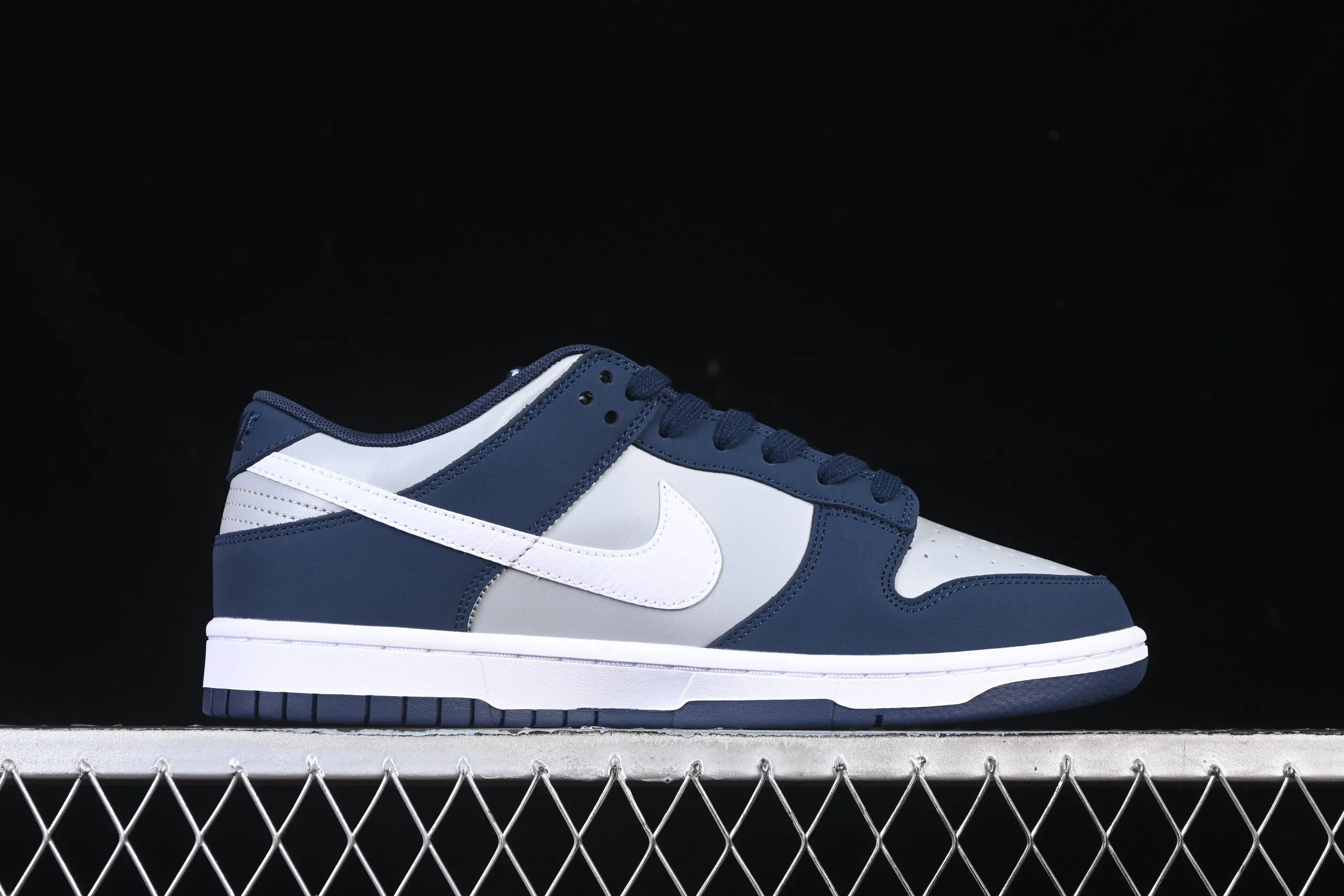 All categories Nk SB Dunk series Nk SB Dunk Low low-top sneakers Nike Dunk Low "Suede Georgetown" Georgetown low-top casual sneakers IB3079-400
